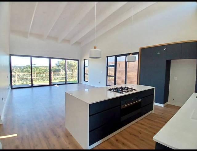 2 BEDROOM TOWNHOUSE FOR SALE IN SALT ROCK